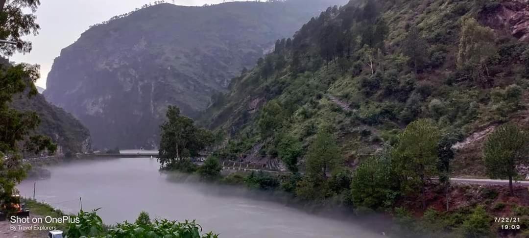 Tirthan Grand Riverside Banjār Exteriör bild