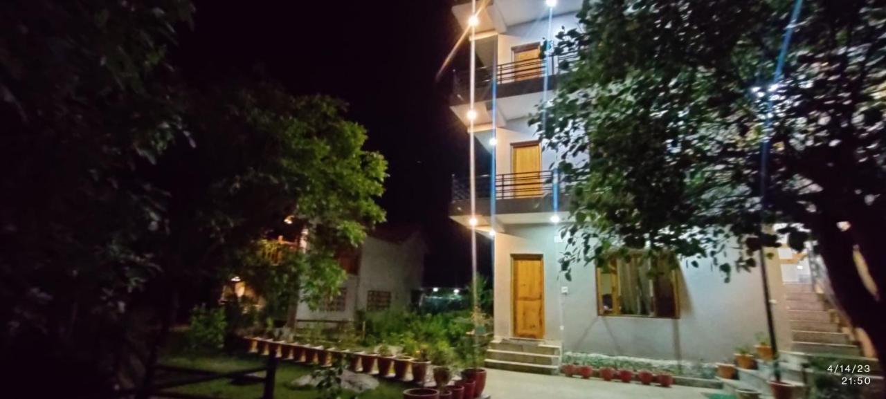 Tirthan Grand Riverside Banjār Exteriör bild