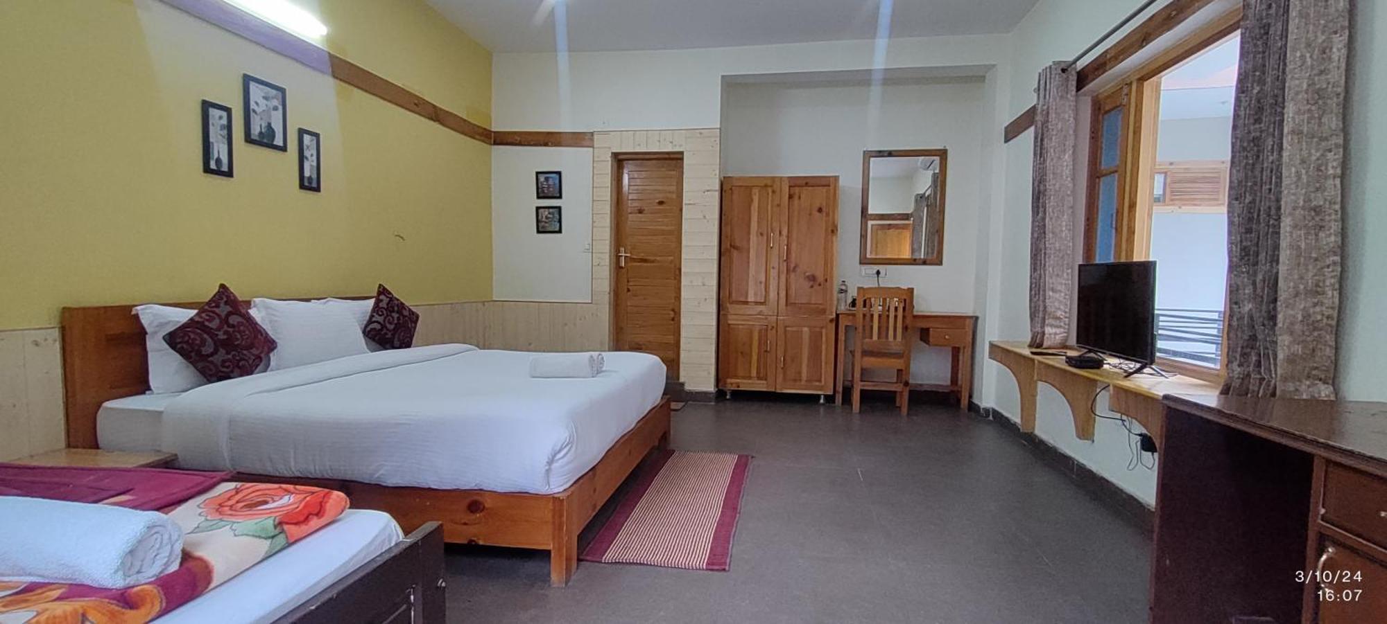 Tirthan Grand Riverside Banjār Exteriör bild