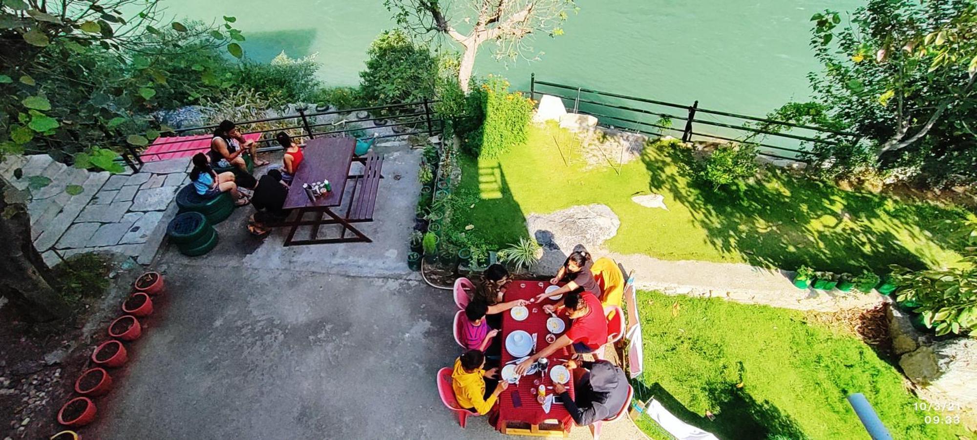 Tirthan Grand Riverside Banjār Exteriör bild