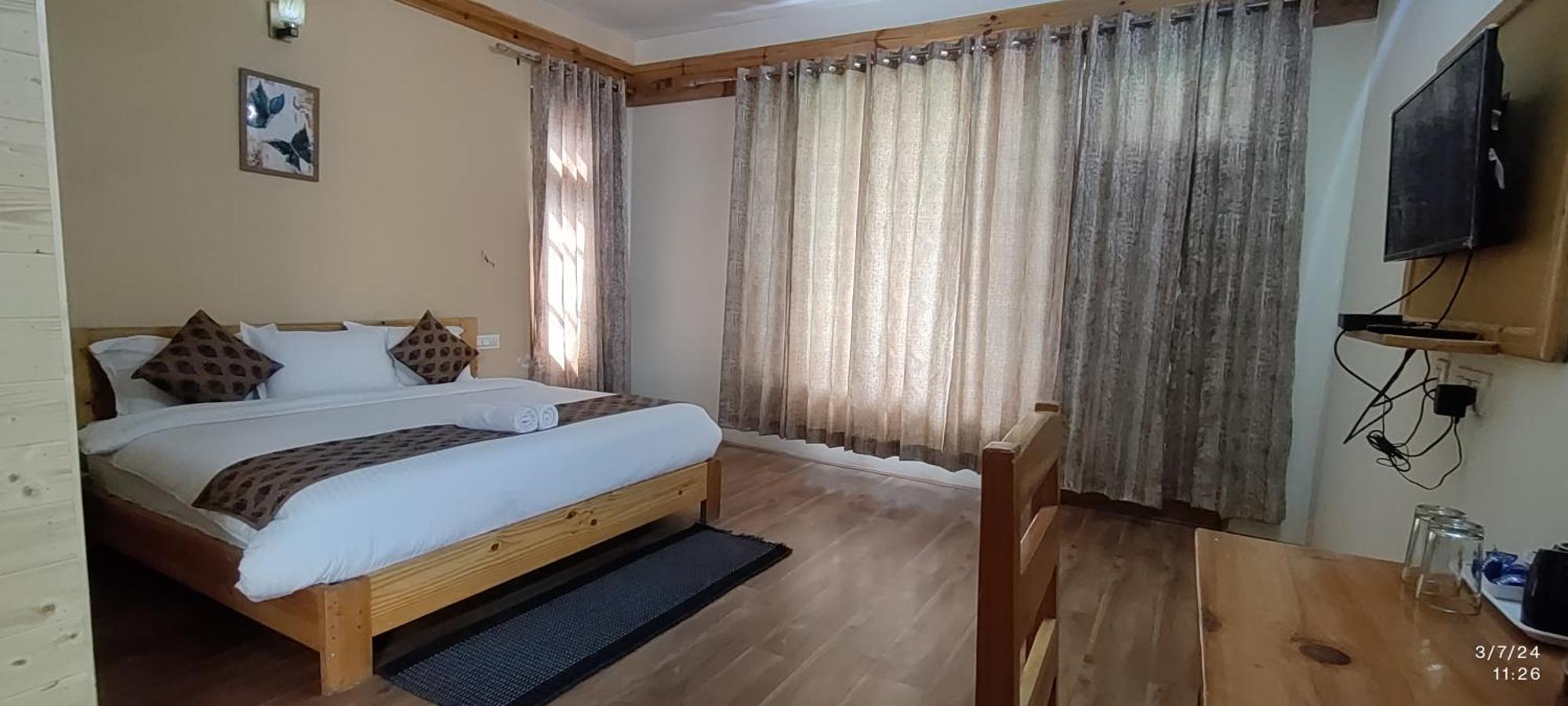 Tirthan Grand Riverside Banjār Exteriör bild