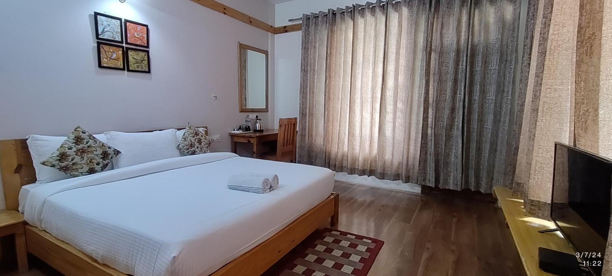 Tirthan Grand Riverside Banjār Exteriör bild
