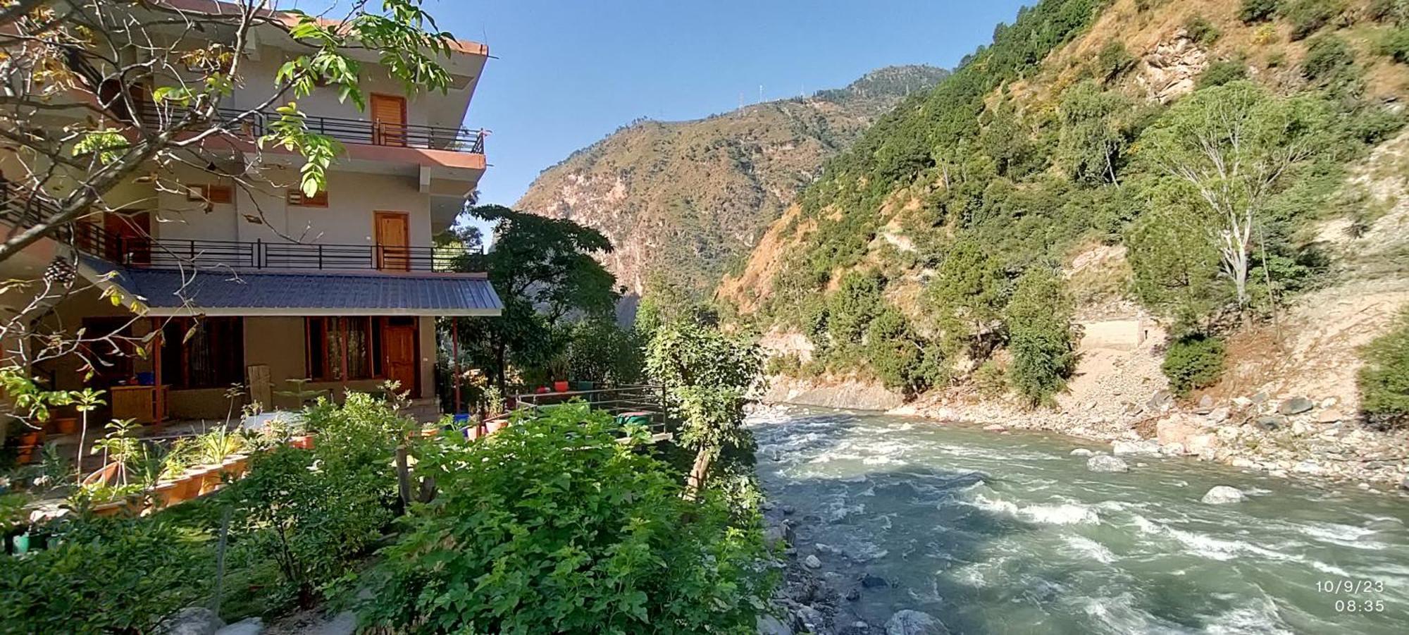 Tirthan Grand Riverside Banjār Exteriör bild